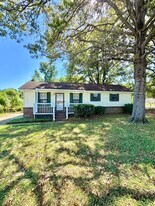 2955 Lake Park Rd in Memphis, TN - Building Photo