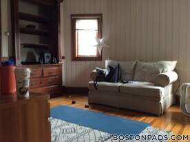 258 Boston Ave, Unit 2 in Medford, MA - Building Photo