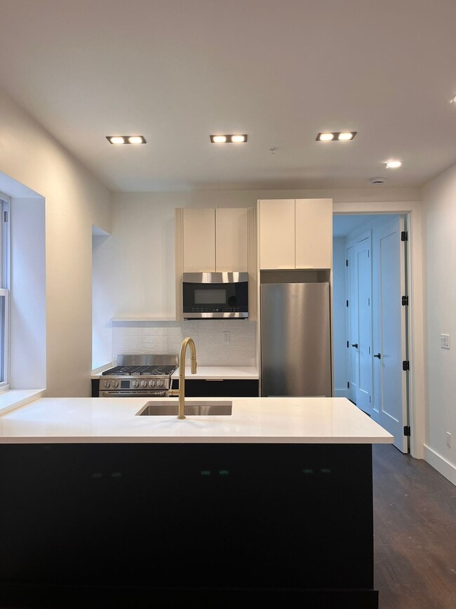 276 Hoboken Ave, Unit 2