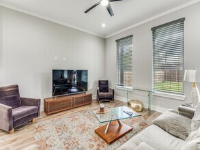 1322 Strickland St in Dallas, TX - Building Photo - Building Photo