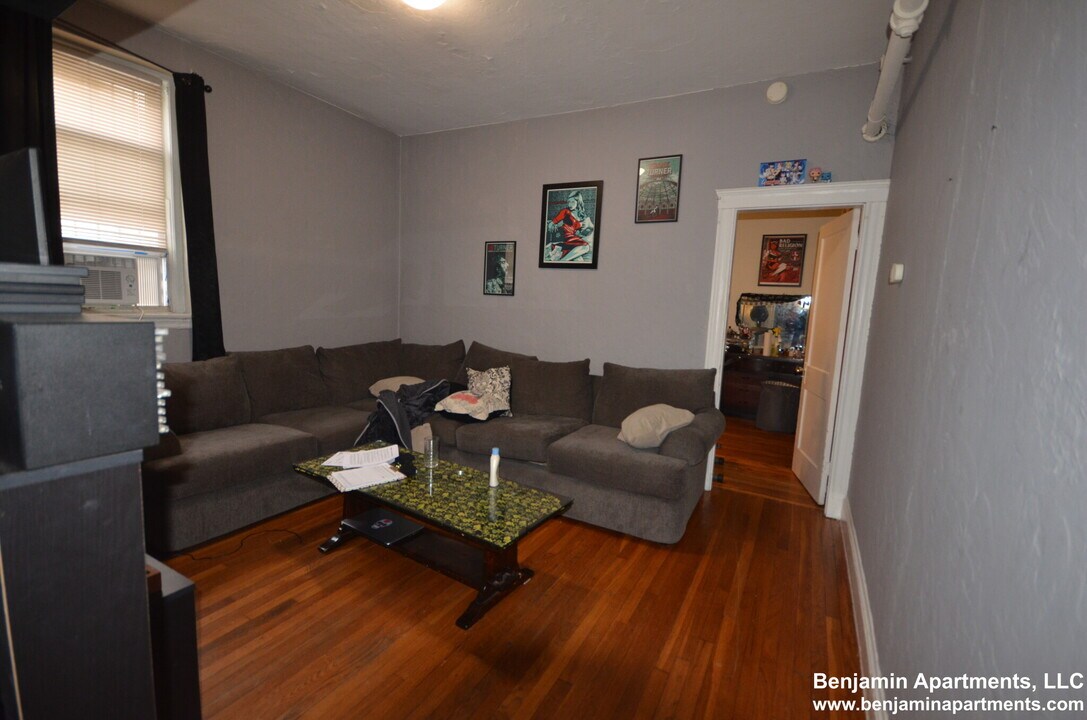 2031 Commonwealth Ave, Unit 0 in Boston, MA - Building Photo