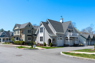 Fieldstone Way in Wellesley, MA - Building Photo - Building Photo