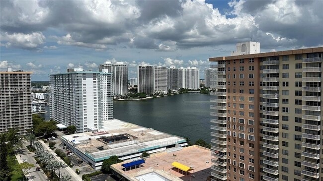 250 174th St, Unit 2106 in Sunny Isles Beach, FL - Building Photo - Building Photo