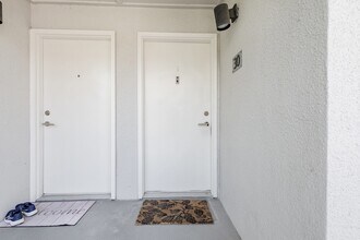 4111 Cole Ave, Unit 30 in Dallas, TX - Building Photo - Building Photo