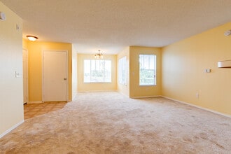 2214 Grand Cayman Ct, Unit 1521 in Kissimmee, FL - Foto de edificio - Building Photo