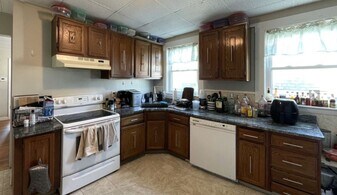 14 Dow St, Unit 2 in Somerville, MA - Building Photo