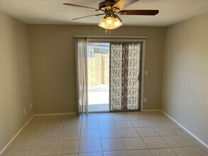 3782 E Acoma Dr in Phoenix, AZ - Foto de edificio - Building Photo