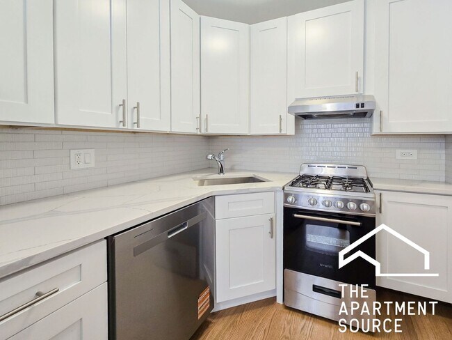 property at 638 W Arlington Pl