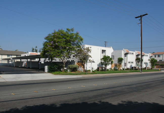 Broadway Garden Apartment in El Cajon, CA - Building Photo - Building Photo