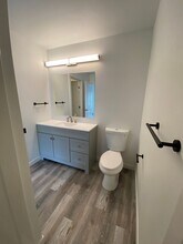 2615 E 14th St-Unit -A in The Dalles, OR - Foto de edificio - Building Photo