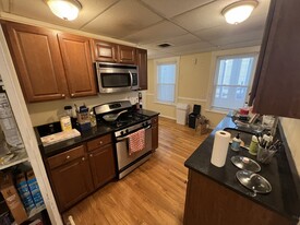 363 Beacon St, Unit 1 Apartamentos