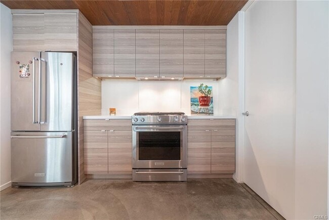 property at 938 Palms Blvd