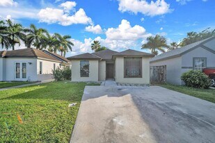 719 SW 10th St in Florida City, FL - Building Photo
