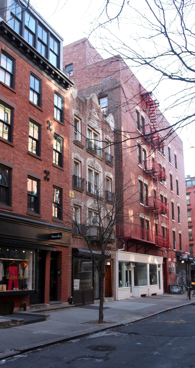 228 Elizabeth St in New York, NY - Foto de edificio - Building Photo