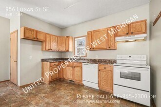 956 Logan St SE in Grand Rapids, MI - Building Photo - Building Photo
