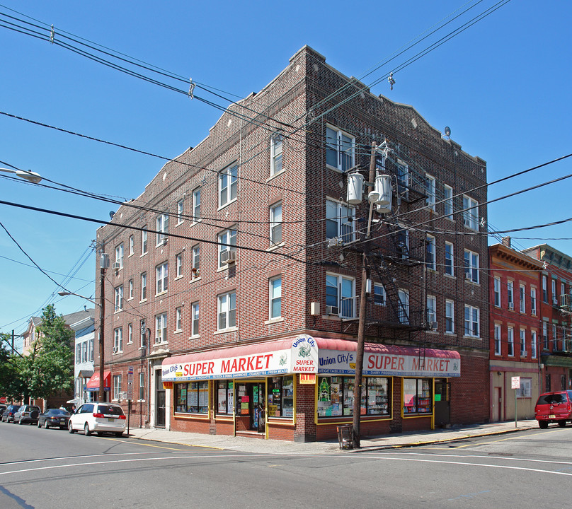 Kelvin Supermarket in Union City, NJ - Building Photo