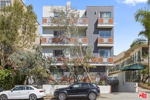 11715 Goshen Ave in Los Angeles, CA - Building Photo