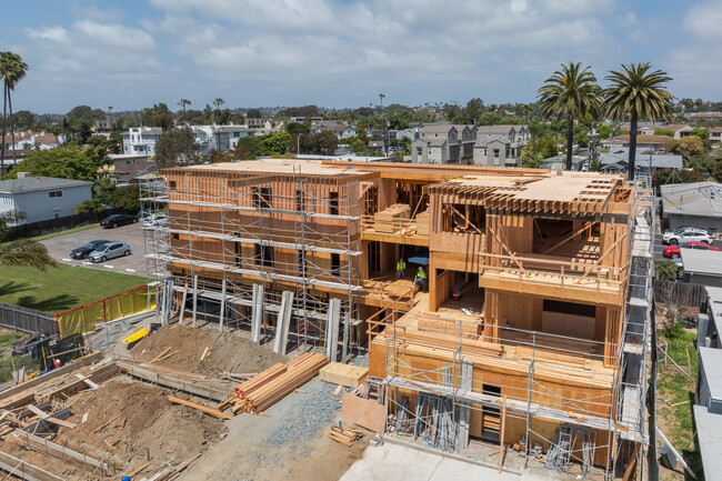 Roosevelt Nine in Carlsbad, CA - Foto de edificio - Building Photo