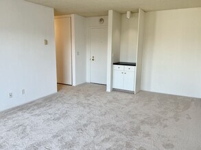 7 Commodore Dr in Emeryville, CA - Building Photo - Building Photo