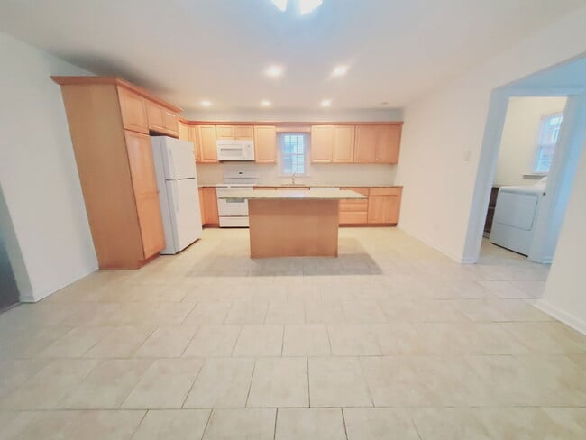 94 Harbor Dr in Stamford, CT - Building Photo - Building Photo