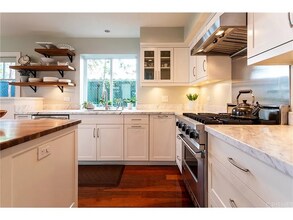 12807 Milbank St in Los Angeles, CA - Foto de edificio - Building Photo