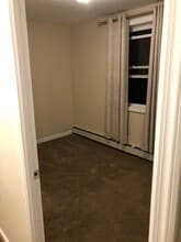 17 Dorchester Rd, Unit Room 2 in Ronkonkoma, NY - Foto de edificio - Building Photo