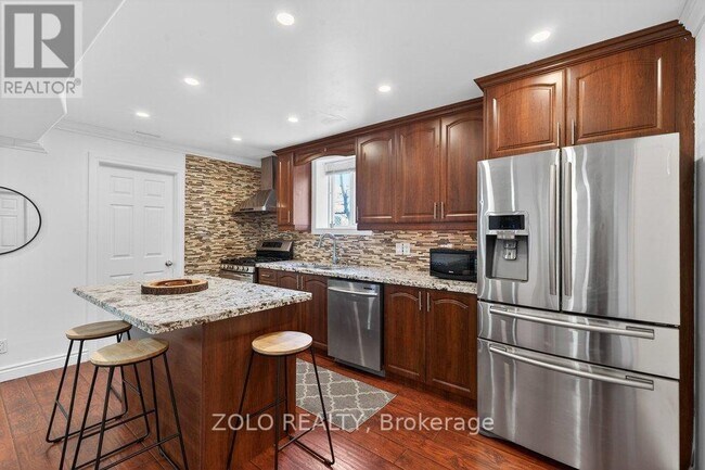 20 Bridesburg Dr in Toronto, ON - Building Photo - Building Photo