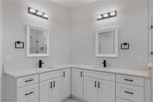 521 NW 5th St in Cape Coral, FL - Building Photo