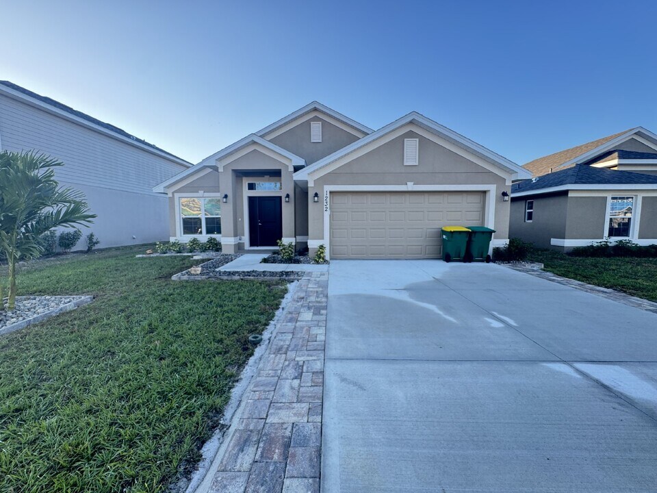 1232 Tupelo Cir in Cocoa, FL - Building Photo