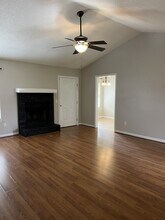 1240 Desert Storm Dr in Hinesville, GA - Foto de edificio - Building Photo
