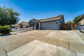 1874 Woodland Dr in Yuba City, CA - Building Photo - Building Photo