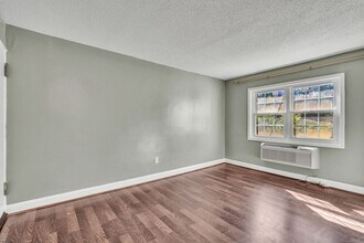 2237 Farrington Ave in Alexandria, VA - Building Photo - Building Photo