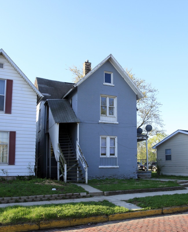 413 State St in Elkhart, IN - Foto de edificio - Building Photo