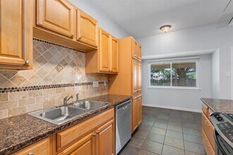 1102 Ivybridge Dr in Pflugerville, TX - Building Photo - Building Photo