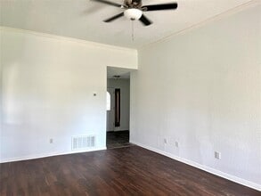 107 Hague St in Hutto, TX - Building Photo - Building Photo