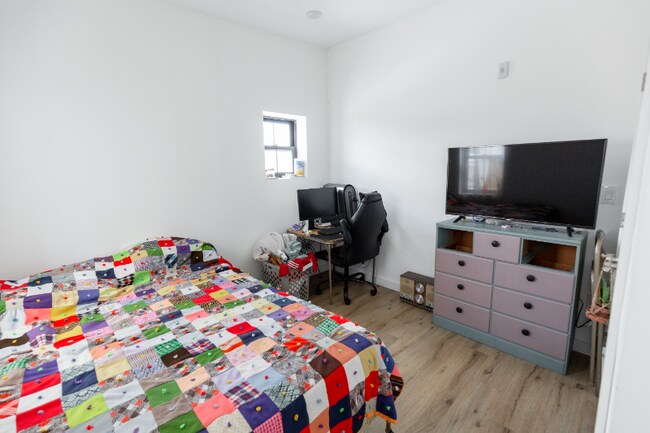 3945 Lancaster Ave in Philadelphia, PA - Building Photo - Building Photo