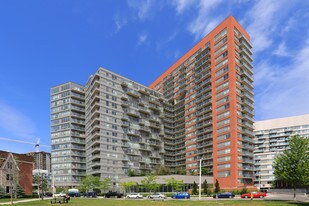 Bridge in Toronto, ON - Building Photo