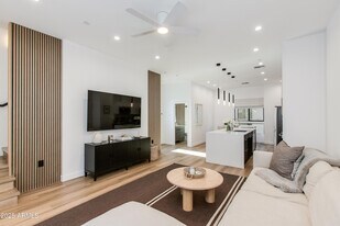 4220 N 32nd St in Phoenix, AZ - Building Photo