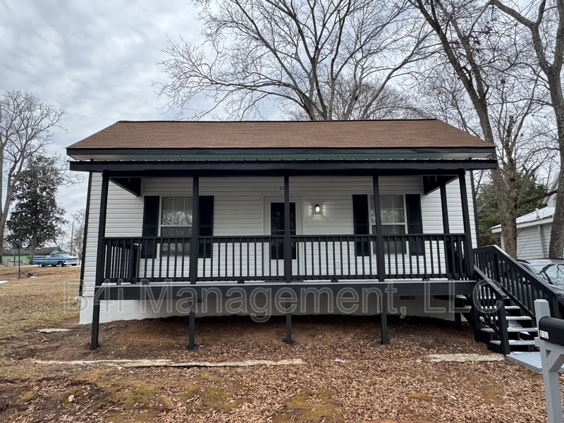 112 Locust St in Lagrange, GA - Building Photo