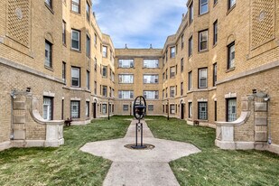 7373 N Damen Ave in Chicago, IL - Building Photo