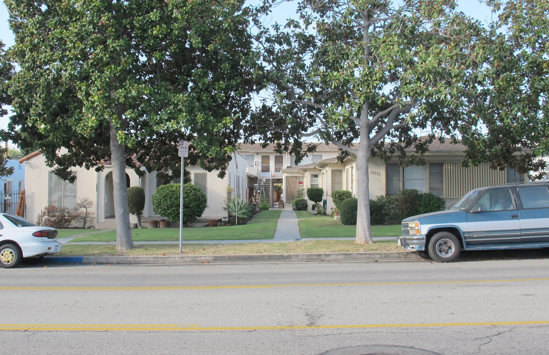 1629 Centinela Ave in Santa Monica, CA - Building Photo