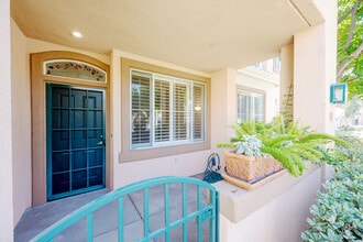 104 Tropea Aisle, Unit 104 in Irvine, CA - Building Photo - Building Photo