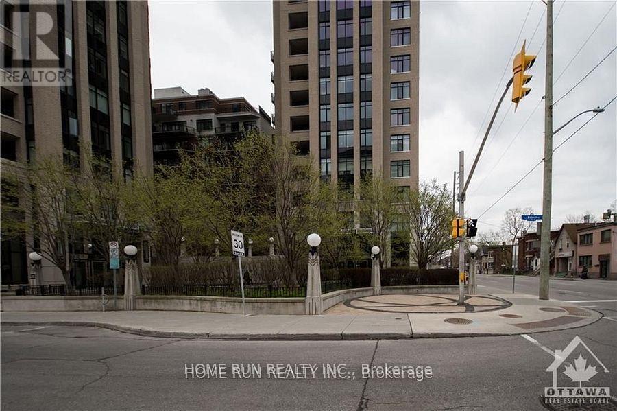 245 Kent St in Ottawa, ON - Building Photo