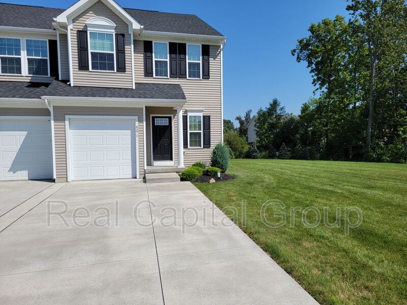 4271 Arthur Ct in Hamburg, NY - Building Photo