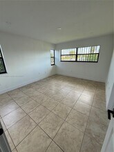 10701 SW 68th St in Miami, FL - Foto de edificio - Building Photo