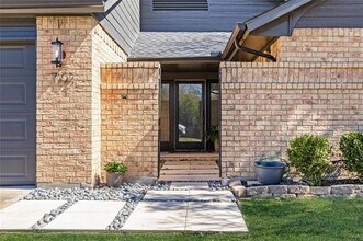 7102 Abrams Rd in Dallas, TX - Building Photo - Building Photo