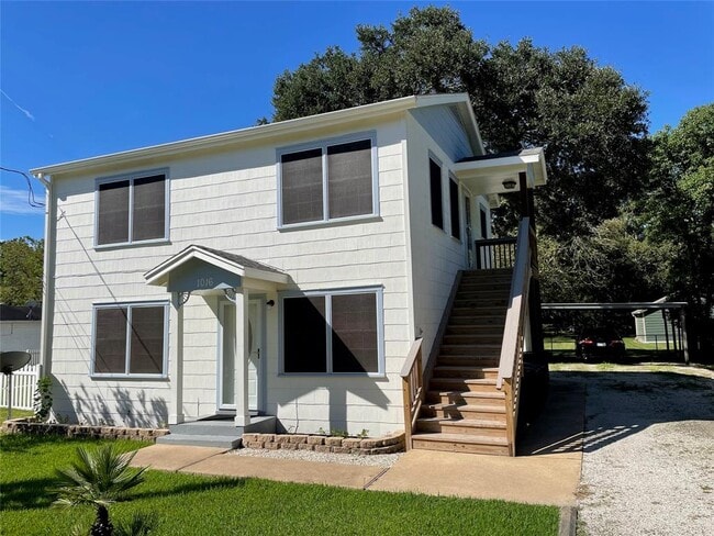 property at 1016 S Booth Ln