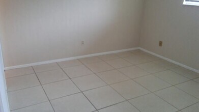 3300 Prince Edward Island Cir in Ft. Myers, FL - Building Photo - Building Photo