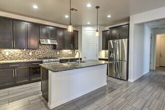 894 W Calle Sauce Blanco in Sahuarita, AZ - Building Photo - Building Photo