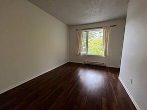 5025 Sanders St in Burnaby, BC - Building Photo - Building Photo